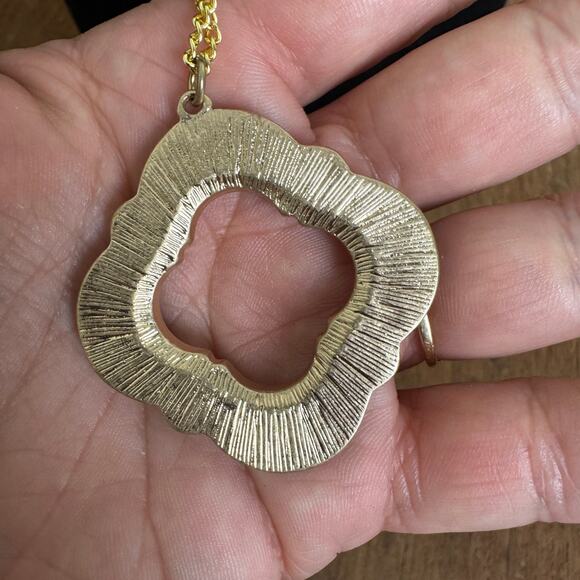 Blue Resin Gold Tone Large Pendant Chain Necklace 23 inch magnetic Closure - Picture 6 of 7